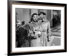 Lame by fond UNDERCURRENT by VincenteMinnelli with Katharine Hepburn and Robert Taylor, 1946 (b/w p-null-Framed Photo