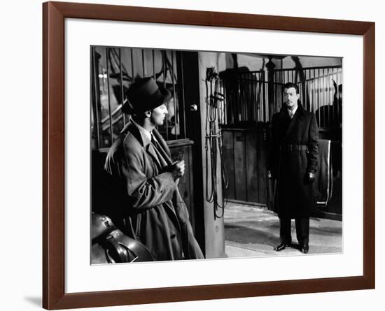 Lame by fond UNDERCURRENT by VincenteMinnelli with Robert Mitchum and Robert Taylor, 1946 (b/w phot-null-Framed Photo