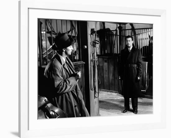 Lame by fond UNDERCURRENT by VincenteMinnelli with Robert Mitchum and Robert Taylor, 1946 (b/w phot-null-Framed Photo