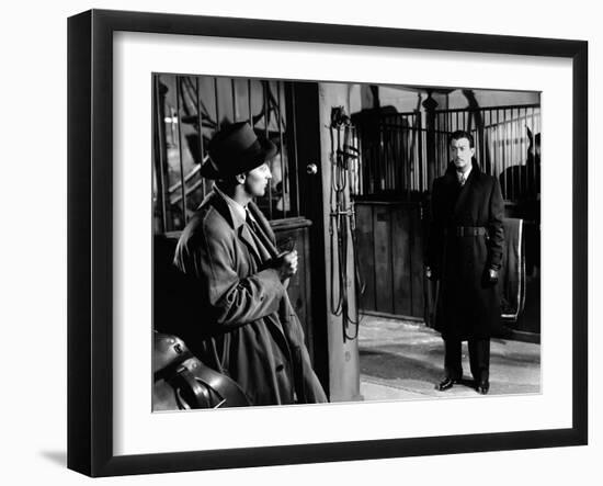 Lame by fond UNDERCURRENT by VincenteMinnelli with Robert Mitchum and Robert Taylor, 1946 (b/w phot-null-Framed Photo