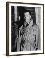 Lame by fond UNDERCURRENT by VincenteMinnelli with Robert Taylor, 1946 (b/w photo)-null-Framed Photo