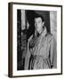 Lame by fond UNDERCURRENT by VincenteMinnelli with Robert Taylor, 1946 (b/w photo)-null-Framed Photo