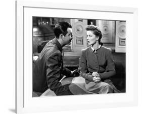Lame by fond UNDERCURRENT by VincenteMinnelli with Robert Taylor and Katharine Hepburn, 1946 (b/w p-null-Framed Photo