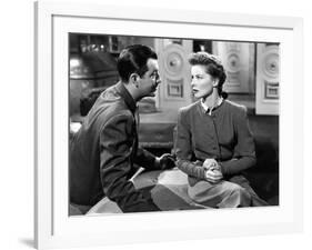 Lame by fond UNDERCURRENT by VincenteMinnelli with Robert Taylor and Katharine Hepburn, 1946 (b/w p-null-Framed Photo