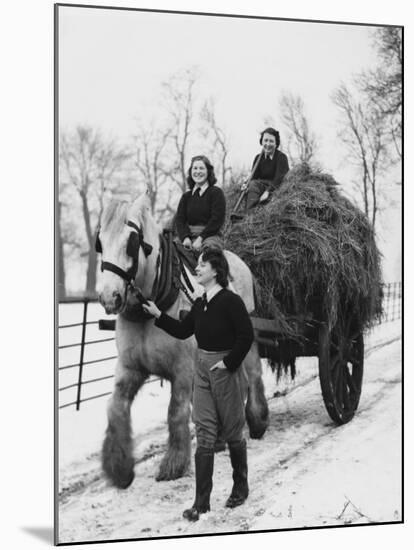 Land Girls WWII-Robert Hunt-Mounted Photographic Print