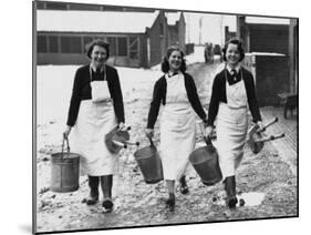 Land Girls WWII-Robert Hunt-Mounted Photographic Print