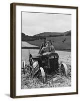 Land Girls WWII-Robert Hunt-Framed Photographic Print