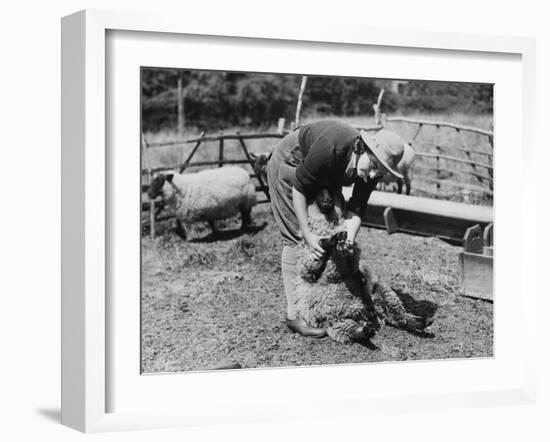 Land Girls WWII-Robert Hunt-Framed Photographic Print