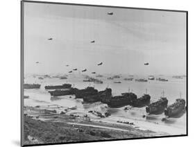 Landing on Omaha Beach-null-Mounted Photographic Print