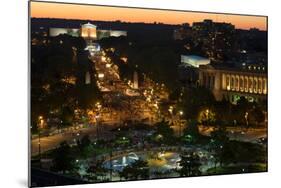 Large crowd gathering for Fourth of July Celebration, Philadelphia Museum of Art, Ben Franklin P...-null-Mounted Photographic Print