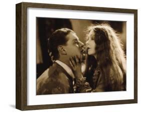 Lars Hanson and Lillian Gish: The Wind, 1928-null-Framed Photographic Print