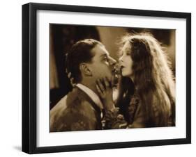 Lars Hanson and Lillian Gish: The Wind, 1928-null-Framed Photographic Print