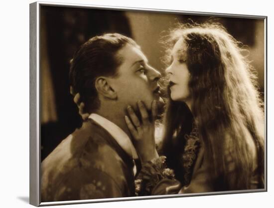 Lars Hanson and Lillian Gish: The Wind, 1928-null-Framed Photographic Print