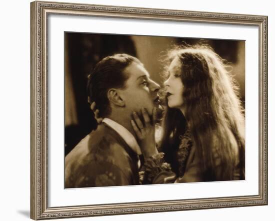 Lars Hanson and Lillian Gish: The Wind, 1928-null-Framed Photographic Print