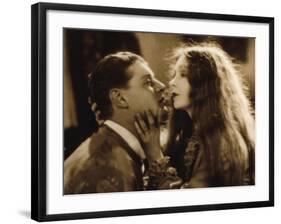 Lars Hanson and Lillian Gish: The Wind, 1928-null-Framed Photographic Print