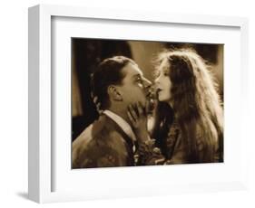 Lars Hanson and Lillian Gish: The Wind, 1928-null-Framed Photographic Print