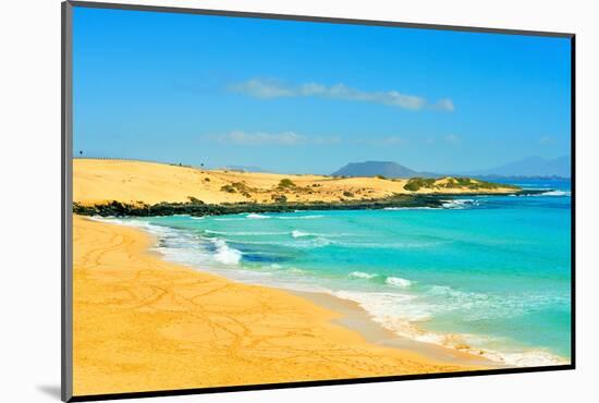 Las Alzadas Beach in Natural Park of Dunes of Corralejo in Fuerteventura, Canary Islands, Spain-nito-Mounted Photographic Print