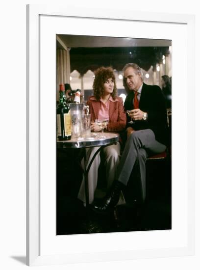 LAST TANGO IN PARIS, 1972 directed by BERNADO BERTOLUCCI Maria Schneider and Marlon Brando (photo)-null-Framed Photo