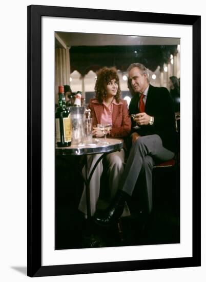 LAST TANGO IN PARIS, 1972 directed by BERNADO BERTOLUCCI Maria Schneider and Marlon Brando (photo)-null-Framed Photo