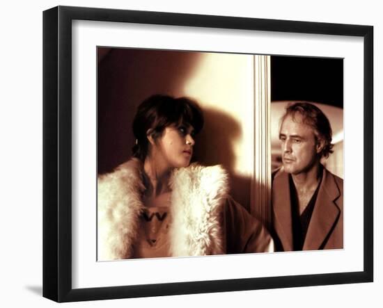 LAST TANGO IN PARIS, 1972 directed by BERNADO BERTOLUCCI Maria Schneider and Marlon Brando (photo)-null-Framed Photo