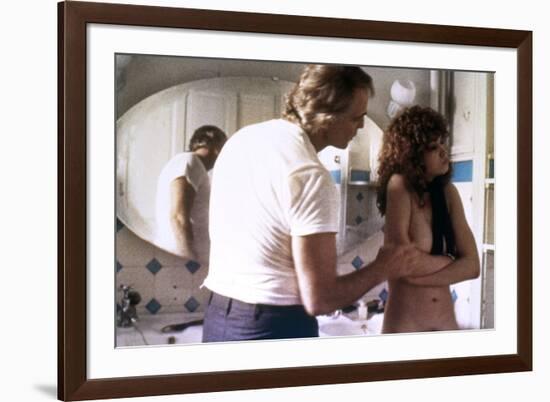 LAST TANGO IN PARIS, 1972 directed by BERNADO BERTOLUCCI Marlon Brando and Maria Schneider (photo)-null-Framed Photo