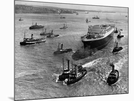 Launch of the Mauretania-null-Mounted Photographic Print