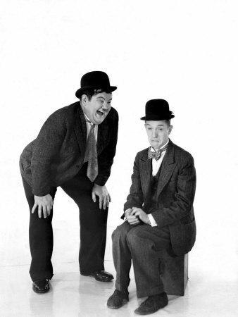 DANNY DEVITO; ARNOLD SCHWARZENEGGER. "TWINS" [1988], directed by IVAN REITMAN.