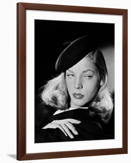 Lauren Bacall en, 1946 (b/w photo)-null-Framed Photo