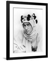 Lawrence d'Arabie Lawrence of Arabia by David Lean with Peter O'Toole, 1962 (b/w photo)-null-Framed Photo