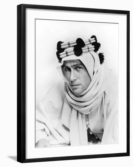 Lawrence d'Arabie Lawrence of Arabia by David Lean with Peter O'Toole, 1962 (b/w photo)-null-Framed Photo