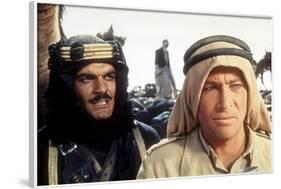 Lawrence d'Arabie LAWRENCE OF ARABIA by David Lean with Peter O'Toole, Omar Sharif, 1962 kaffiyeh k-null-Framed Photo