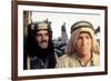 Lawrence d'Arabie LAWRENCE OF ARABIA by David Lean with Peter O'Toole, Omar Sharif, 1962 kaffiyeh k-null-Framed Photo