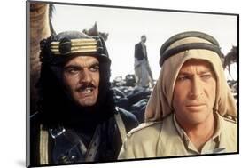 Lawrence d'Arabie LAWRENCE OF ARABIA by David Lean with Peter O'Toole, Omar Sharif, 1962 kaffiyeh k-null-Mounted Photo