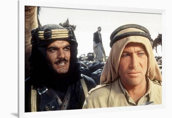 Lawrence d'Arabie LAWRENCE OF ARABIA by David Lean with Peter O'Toole, Omar Sharif, 1962 kaffiyeh k-null-Framed Photo