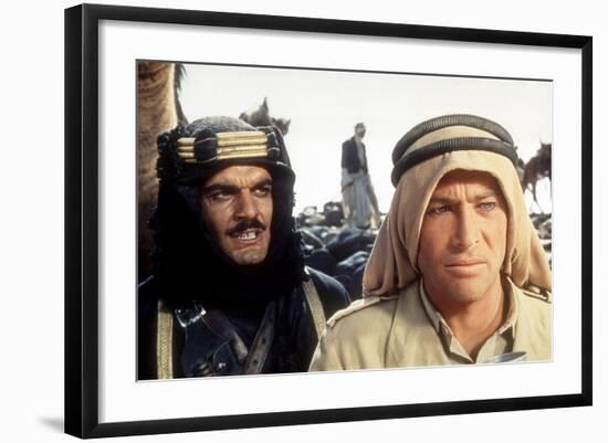 Lawrence d'Arabie LAWRENCE OF ARABIA by David Lean with Peter O'Toole, Omar Sharif, 1962 kaffiyeh k-null-Framed Photo