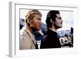 Lawrence d'Arabie LAWRENCE OF ARABIA by David Lean with Peter O'Toole, Omar Sharif, 1962 kaffiyeh k-null-Framed Photo