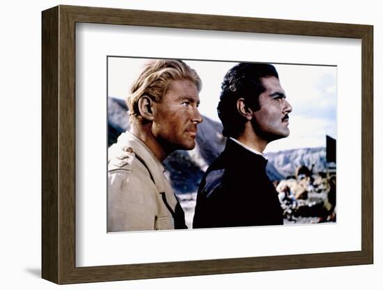 Lawrence d'Arabie LAWRENCE OF ARABIA by David Lean with Peter O'Toole, Omar Sharif, 1962 kaffiyeh k-null-Framed Photo