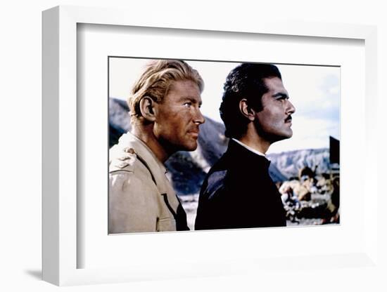 Lawrence d'Arabie LAWRENCE OF ARABIA by David Lean with Peter O'Toole, Omar Sharif, 1962 kaffiyeh k-null-Framed Photo