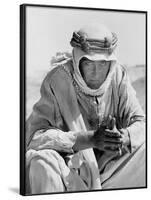 Lawrence d'Arabie LAWRENCE OF ARABIA by DavidLean with Peter O'Toole, 1962 (b/w photo)-null-Framed Photo