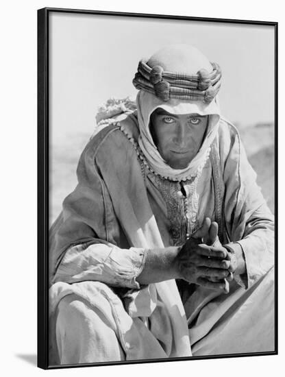 Lawrence d'Arabie LAWRENCE OF ARABIA by DavidLean with Peter O'Toole, 1962 (b/w photo)-null-Framed Photo