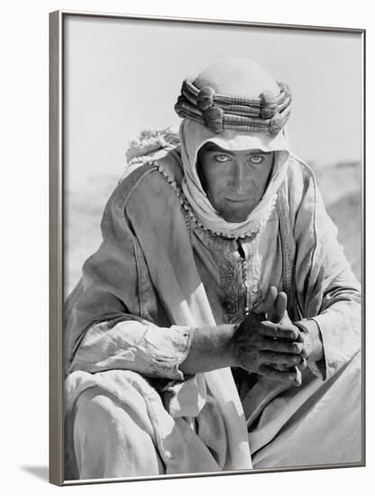 Lawrence d'Arabie LAWRENCE OF ARABIA by DavidLean with Peter O'Toole, 1962 (b/w photo)-null-Framed Photo