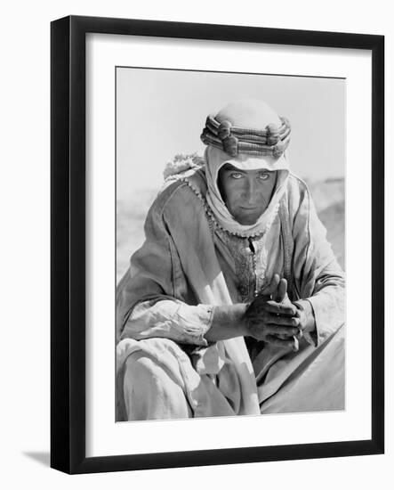 Lawrence d'Arabie LAWRENCE OF ARABIA by DavidLean with Peter O'Toole, 1962 (b/w photo)-null-Framed Photo