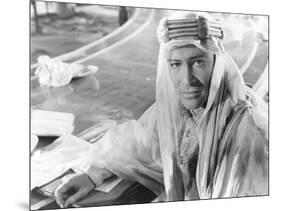 LAWRENCE OF ARABIA, 1962 directed by DAVID LEAN Peter O'Toole (b/w photo)-null-Mounted Photo