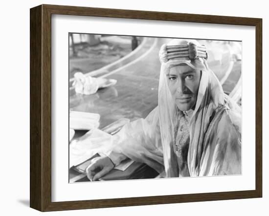 LAWRENCE OF ARABIA, 1962 directed by DAVID LEAN Peter O'Toole (b/w photo)-null-Framed Photo