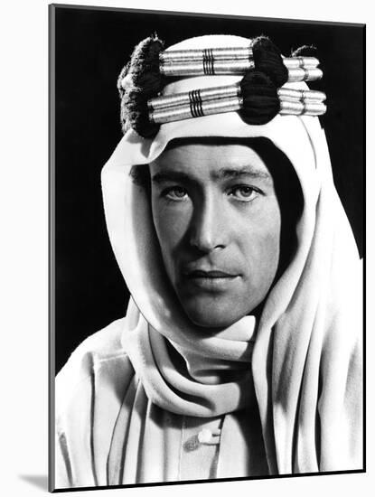 Lawrence of Arabia, Directed by David Lean, Peter O'Toole, 1962-null-Mounted Photo