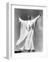 Lawrence of Arabia, Peter O'Toole, 1962, Victory Stance-null-Framed Photo