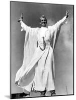 Lawrence of Arabia, Peter O'Toole, 1962, Victory Stance-null-Mounted Photo