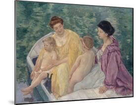 Le Bain (Two Mothers and their Children in a Boa)-Mary Cassatt-Mounted Giclee Print