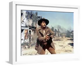 Le bon, la brute and le truand THE GOOD, THE BAD AND THE UGLY by SergioLeone with Eli Wallach, 1966-null-Framed Photo