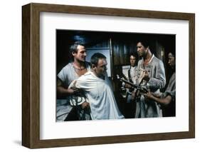 Le Bounty by Roger Donaldson with Liam Neeson, Mel Gibson and Anthony Hopkins, 1984 (photo)-null-Framed Photo